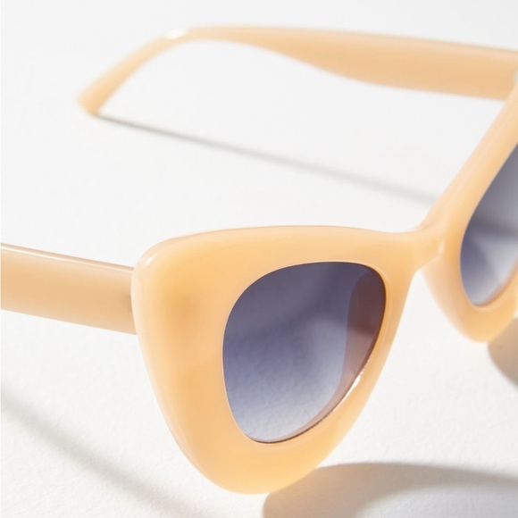 Anthropologie Oversized Curvy Cat Eye Sunglasses Neutral Pearl New With Tags - Picture 6 of 8